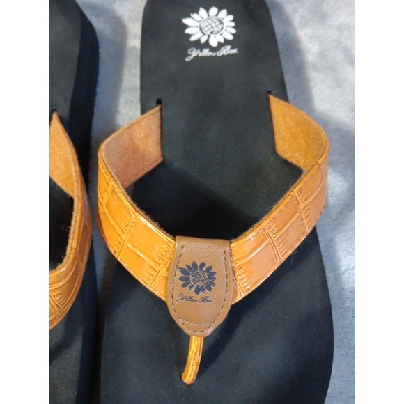 Yellow Box Women's Flip Flops Size 11 Mustard Yellow Abenego - Picture 2 of 4